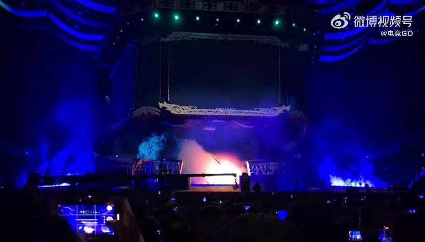TI13开幕式开场:极致的舞台享受 往昔夺冠瞬间重现