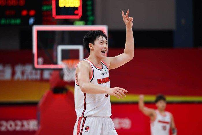 媒体人：胡明轩新赛季将担任广东男篮队长 成俱乐部&amp;国家队双料队长
