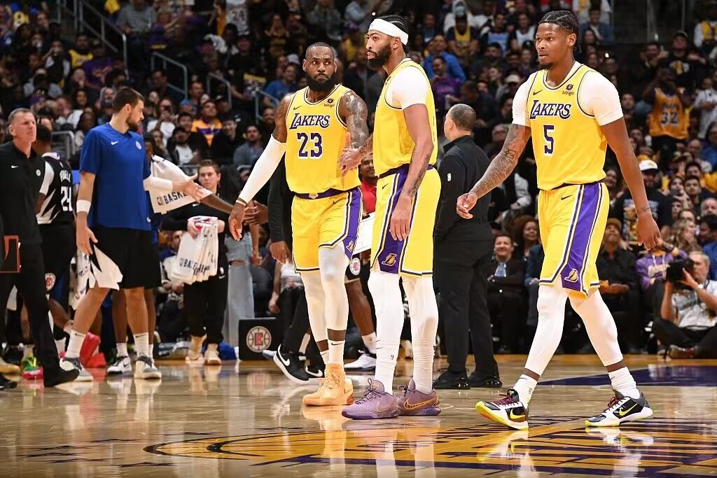 🏀NBA战报:詹姆斯空砍26分 米切尔24分&阿伦20+17 骑士134-110湖人收获五连胜